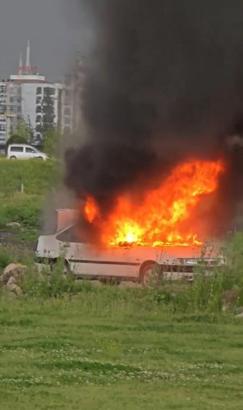 Osmaniye’de otomobil alev alev yandı