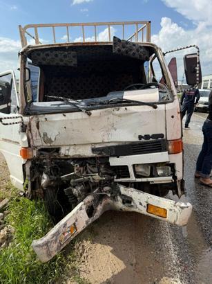 Mardin'de duvara çarpan kamyonetteki 2 kişi yaralandı