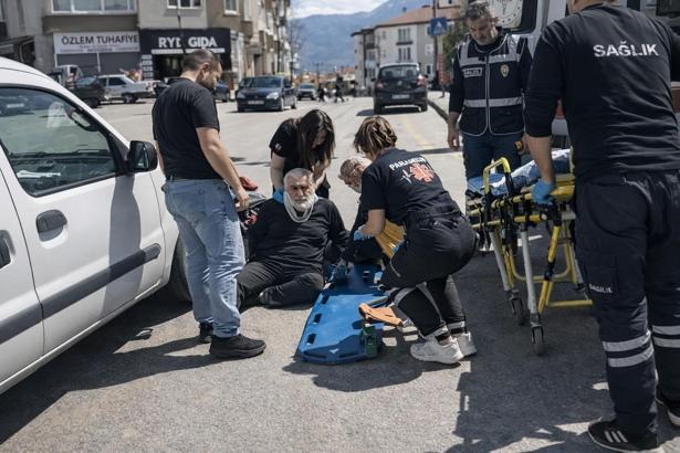 Hafif ticari aracın çarptığı motosiklet sürücüsü yaralandı