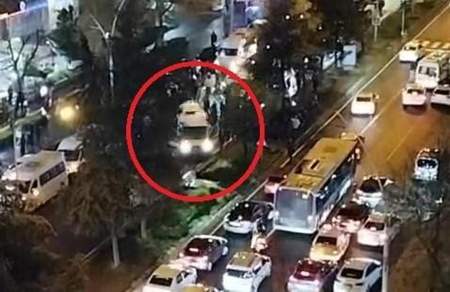 Minibüs ağaca çarptı: 8 yaralı