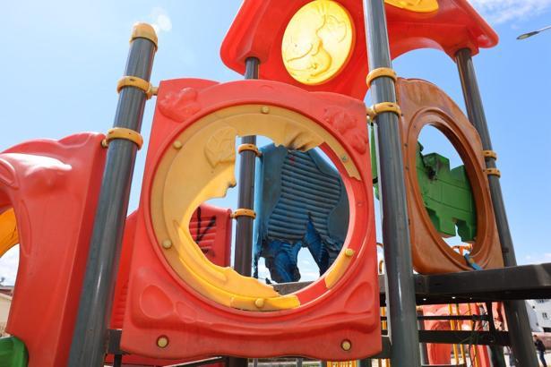 Akdeniz’de çocuk parkına zarar verdiler
