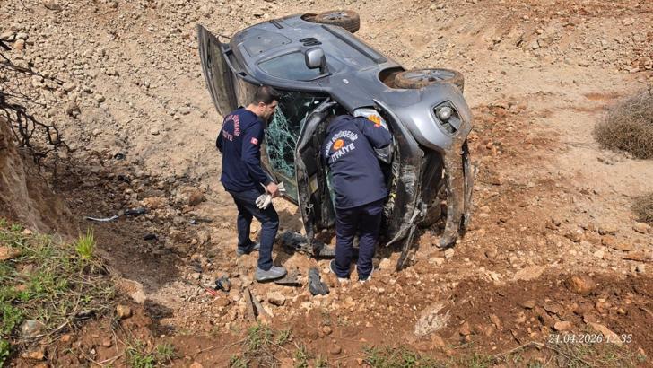 Mardin’de hafif ticari araç şarampole devrildi: 3 yaralı