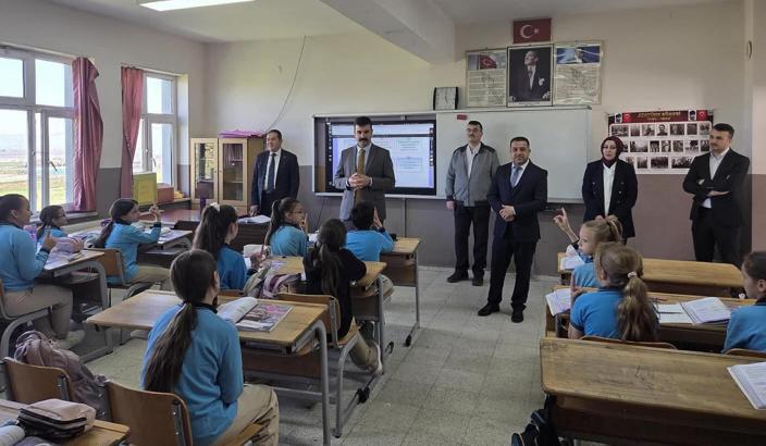 Kaymakamdan okullara 23 Nisan ziyareti