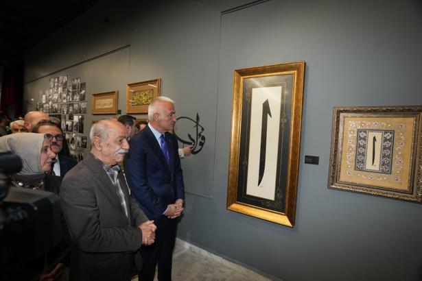 Bakan Ersoy, 'Fuadname Hat ve Ebru Sergisi'nin açılışını yaptı