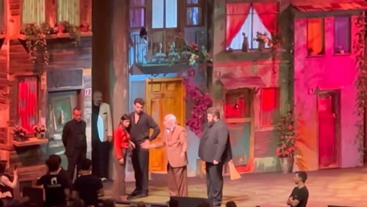 Tiyatrocu Müjdat Gezen hastaneye kaldırıldı