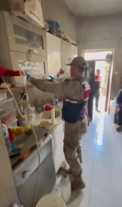 Hatay’da  kaçak ve bandrolsüz içki ve silah ele geçirdi