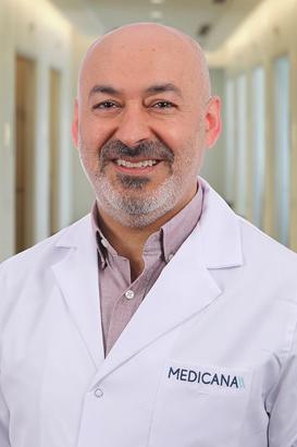 'Aniden başlayan, şiddetli baş ağrısı yaşıyorsanız, ağrı kesici içip uyumaya çalışmak en büyük hatadır'