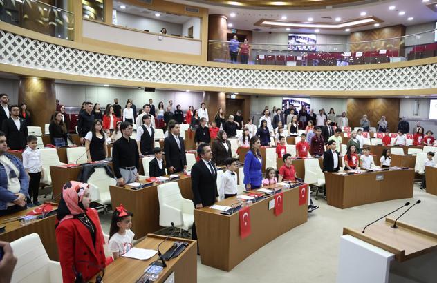 Antalya Büyükşehir Meclisi'nde koltuklar çocuklarda