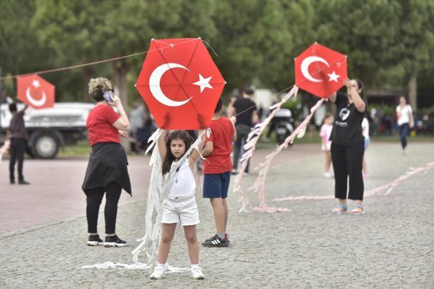 Bornova'da 23 Nisan'da gökyüzü uçurtmalarla renklenecek
