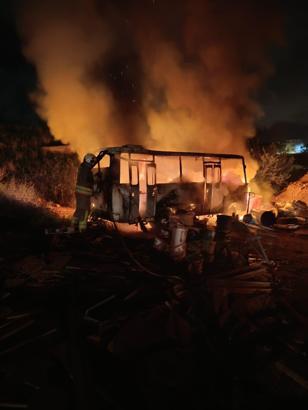 Belen'de konteyner ve otobüs yandı