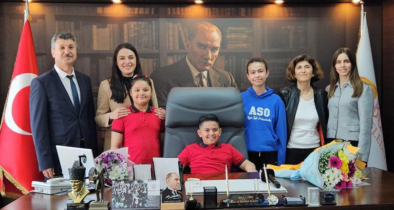 Bucak'ta 23 Nisan'da koltuklar çocuklara emanet