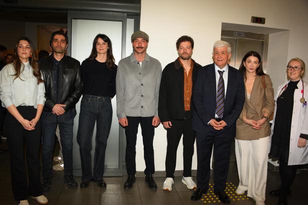 Eşref Rüya oyuncularından Cerrahpaşa’da tedavi gören çocuklara bayram sürprizi