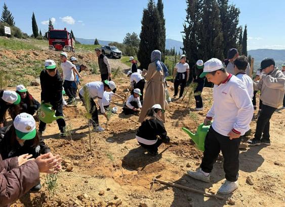 Öğrencilerden yeşil vatana katkı
