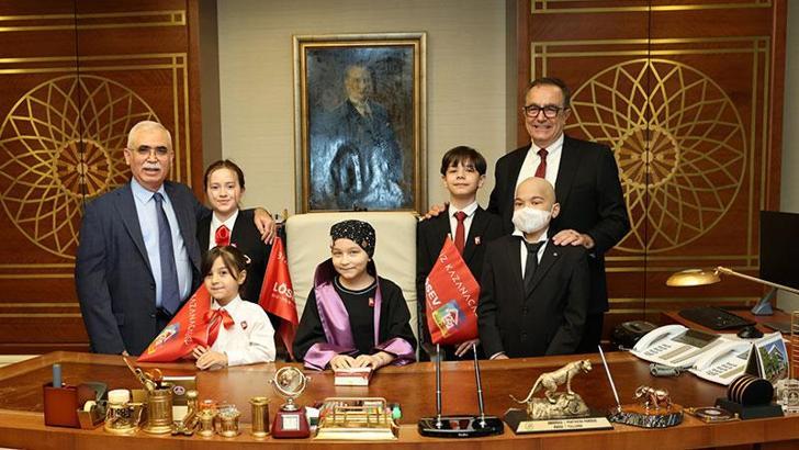 Anayasa Mahkemesi Başkanı Kadir Özkaya, lösemi tedavisi gören çocukları misafir etti