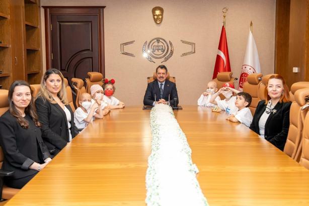 İzmir Adliyesi’nde 23 Nisan coşkusu