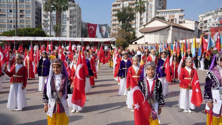Mersin’de 23 Nisan Bayramı törenle kutlandı
