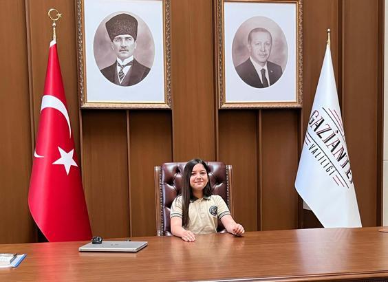 Gaziantep Valisi koltuğunu Eylül Lina'ya devretti