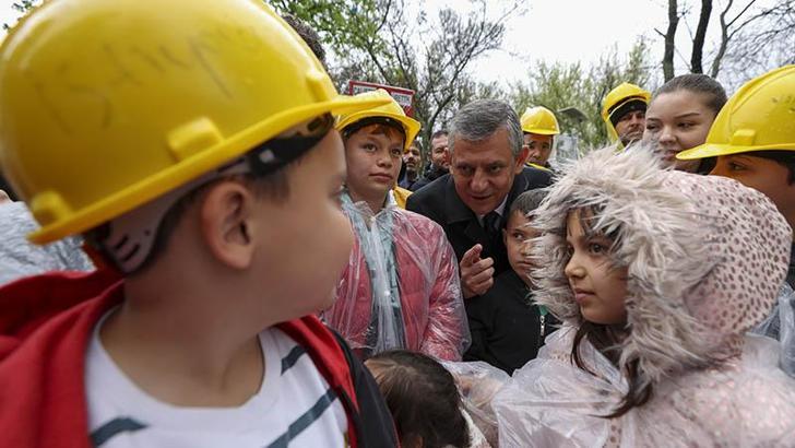 Özgür Özel, maden işçilerini ziyaret etti