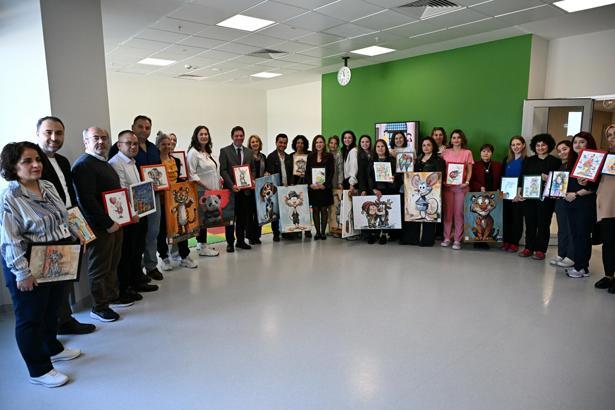 MASMEK kursiyerlerinden çocuk hastalara 23 Nisan'da 'tablolu' moral