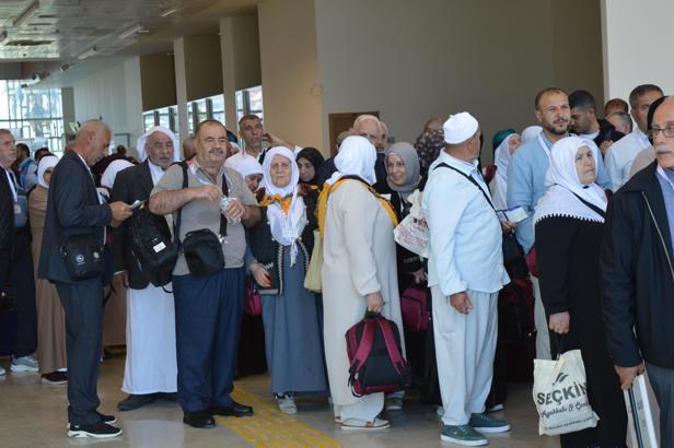 Mardin’de hacı adayları dualarla uğurlandı