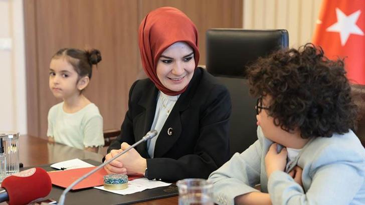 Bakan Göktaş, şehit ve gazi çocuklarıyla buluştu