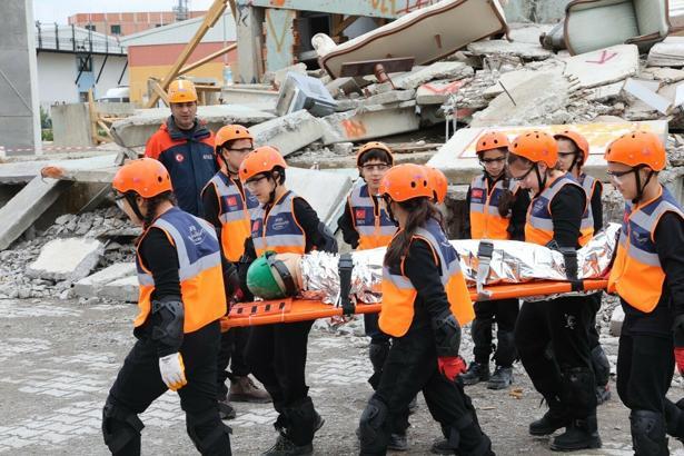 İzmir'de 'afeti' çocuklar yönetti