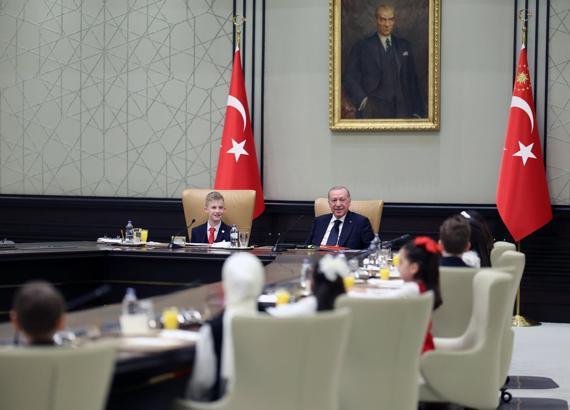 Cumhurbaşkanı Erdoğan, çocukları kabul etti