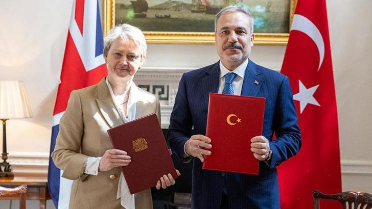 Türkiye İngiltere arasında Stratejik Ortaklık Çerçeve Belgesi imzalandı