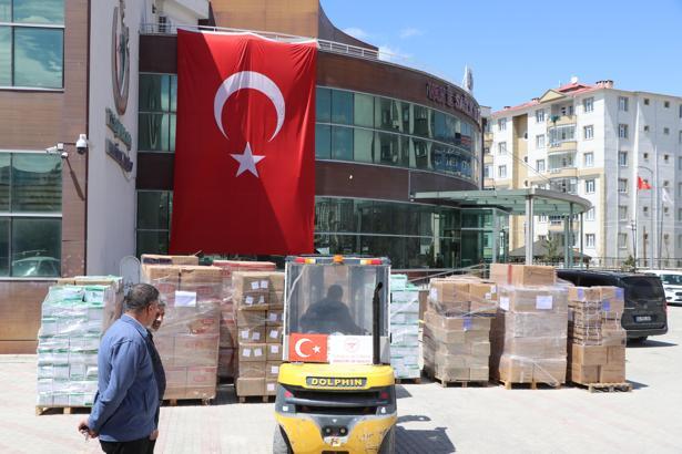 Van’dan İran’a 6 yardım TIR’ı daha gönderildi