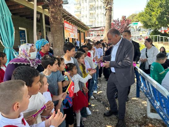 Yumurtalık’ta çocuklar için renkli kutlama