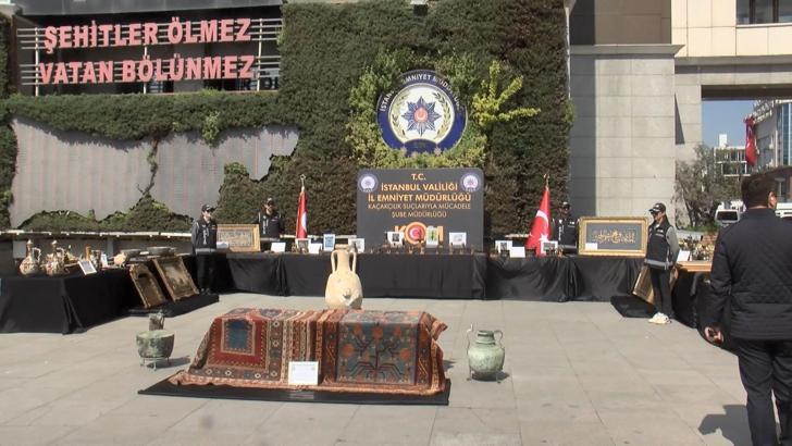 İstanbul'daki tarihi eser operasyonlarında 12 şüpheli yakalandı; 374 eser ve obje ele geçirildi