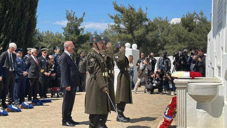 Çanakkale Kara Savaşları'nın 111'inci yıl dönümünde şehitler anıldı (2)