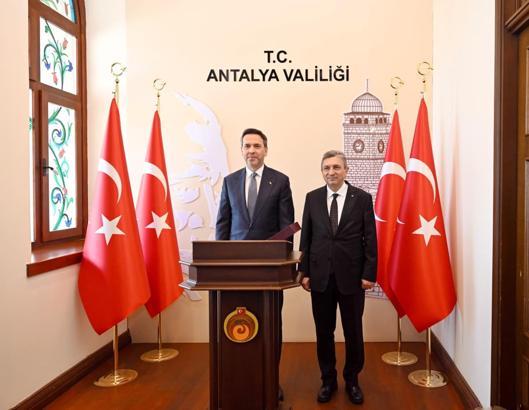 Bakan Bayraktar’dan Antalya Valiliğine ziyaret