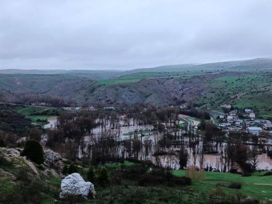 Kızılırmak taştı, köyde ev ve ahırları su bastı