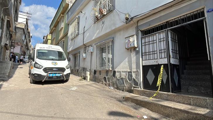 14 yaşındaki kız çocuğu, babasını boynundan bıçaklayıp, öldürdü