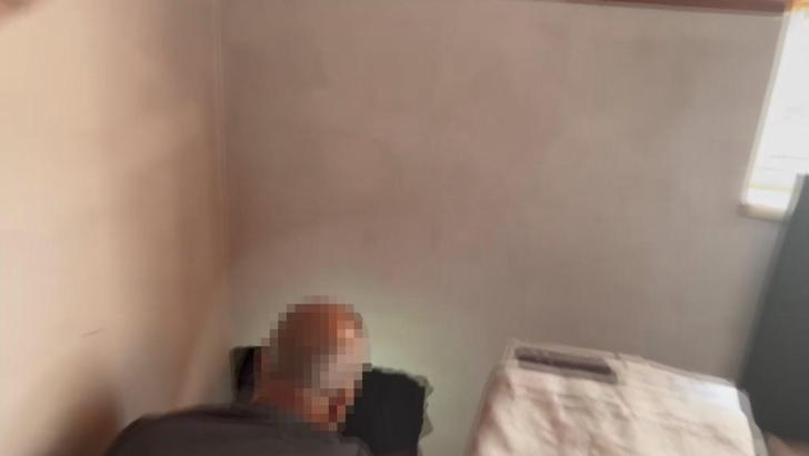 26 yıl hapis cezasıyla aranan firari hükümlü, yatak odasındaki gizli bölmede yakalandı