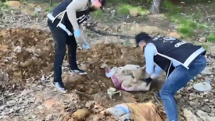 Pendik'te düzenlenen operasyondan toprak altındaki depoda binlerce silah parçası bulundu