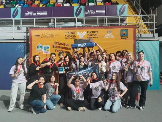 'Çaylak takım', robot yarışmasında Türkiye 2'ncisi oldu