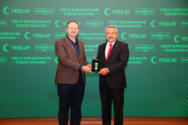 Yeşilay’dan Vali Baydaş’a 'Üstün Hizmet Madalyası'