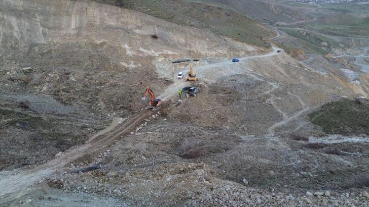 Heyelan nedeniyle 6 gündür kapalı olan Hakkari-Van kara yolu, kontrollü ulaşıma açıldı