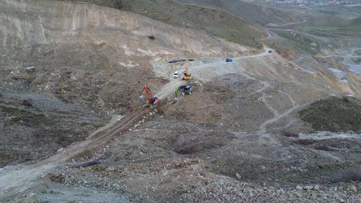 Heyelan nedeniyle 6 gündür kapalı olan Hakkari-Van kara yolu, kontrollü ulaşıma açıldı