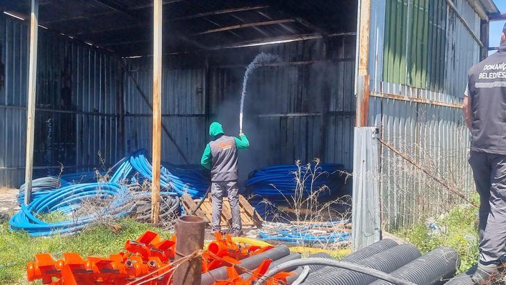 Depoda çıkan yangını itfaiye söndürdü