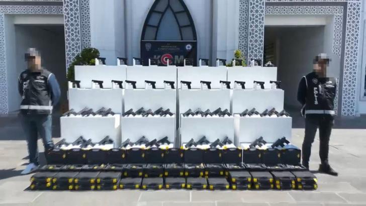 Durdurulan minibüste 60 tabanca ile mühimmat ele geçirildi