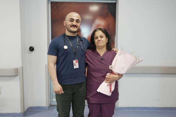 Doktordan hemşire annesine sürpriz