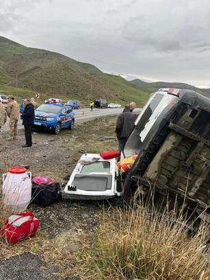 Muş’ta yolcu minibüsü dere yatağına yuvarlandı: 16 yaralı