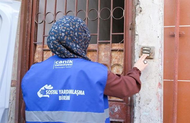Canik Belediyesi kapı kapı gönüllere ulaşıyor