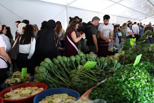 Alaçatı Ot Festivali'nde söyleşiler ve gastronomi ile dolu cumartesi yaşandı