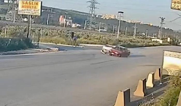 Osmaniye’de iki otomobilin çarpıştığı kaza kamerada