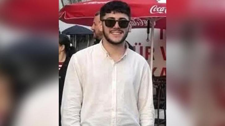 Konser sırasında girdiği denizde boğulma tehlikesi geçiren Emre, kurtarılamadı