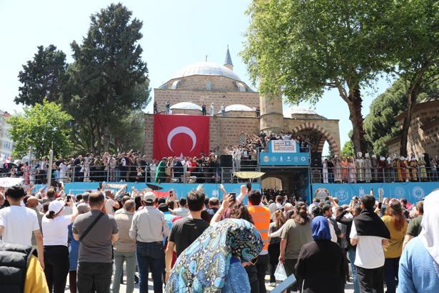 10 ton mesir macunu 20 dakikada saçıldı